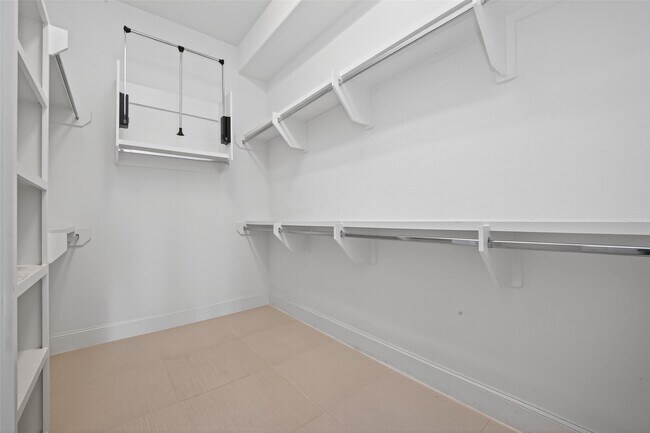 Building Photo - 2713 Kinsley Oaks Dr