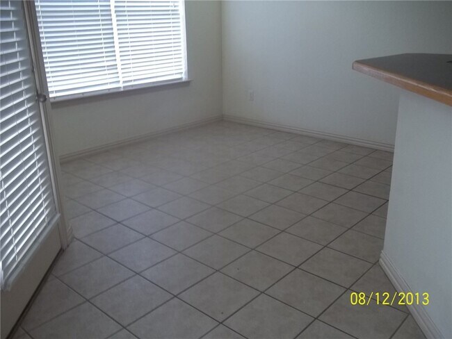 Building Photo - 6218 Bentwood Dr