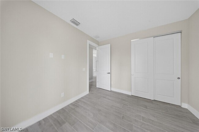 Building Photo - 1206 Moore Ave