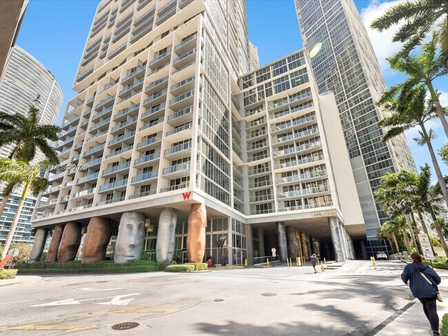 Building Photo - 495 Brickell Ave