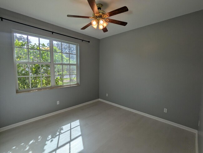 Building Photo - 589 Waverly Cir