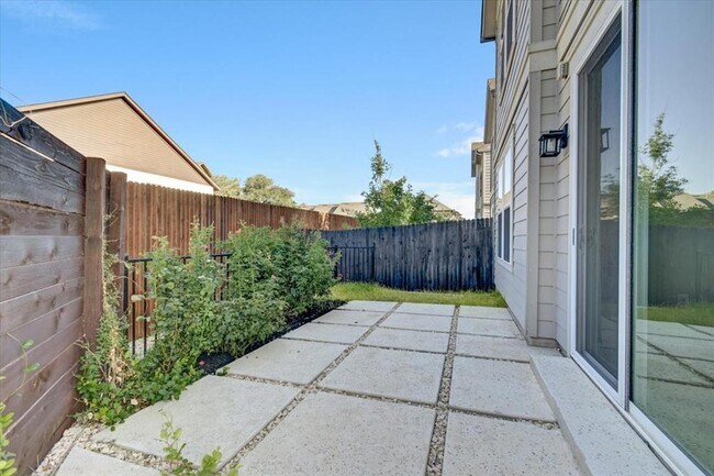 Building Photo - 13700 Cibolo Trace