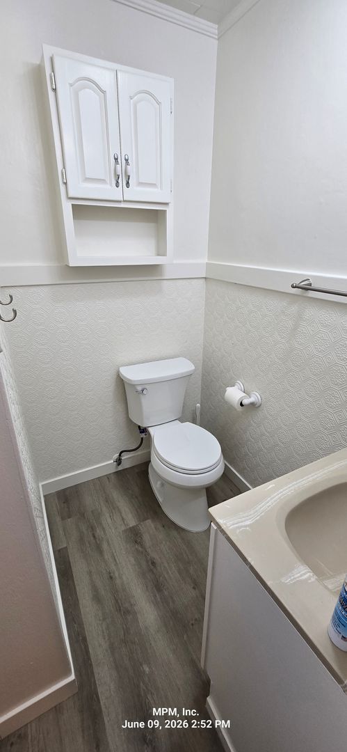 Building Photo - Large 1 bed 1 bath home on its own lot