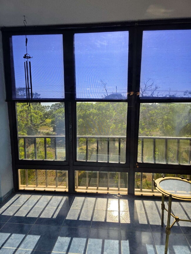 Building Photo - Condo For Rent in Tarpon Point