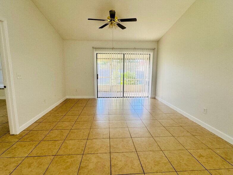 Building Photo - 38 Silver Oak Cir