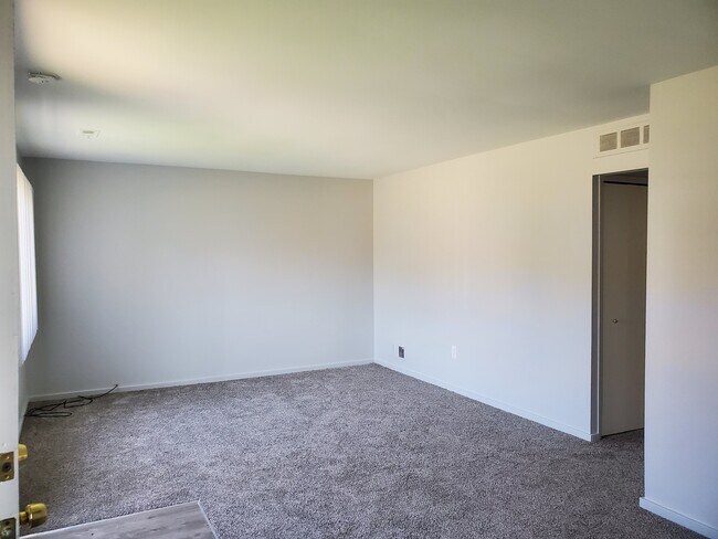 Building Photo - 30492 Groveland St