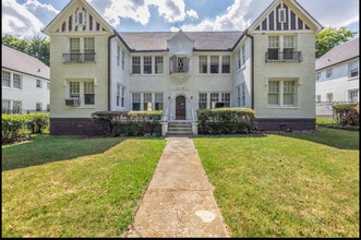 Building Photo - 665 E Pkwy S