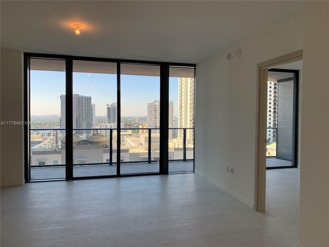 Building Photo - 1000 Brickell Plaza