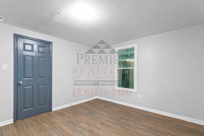 Building Photo - 615 32nd St