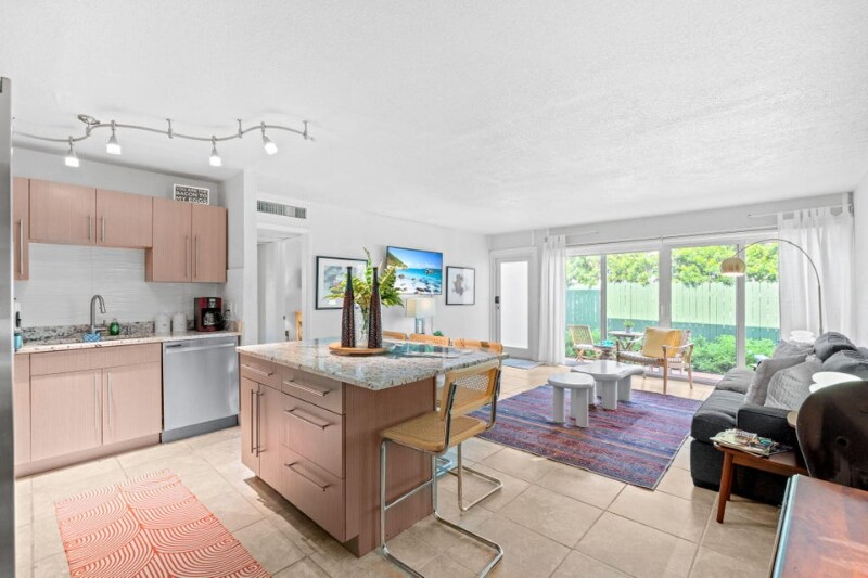 Building Photo - 3725 S Olive Ave