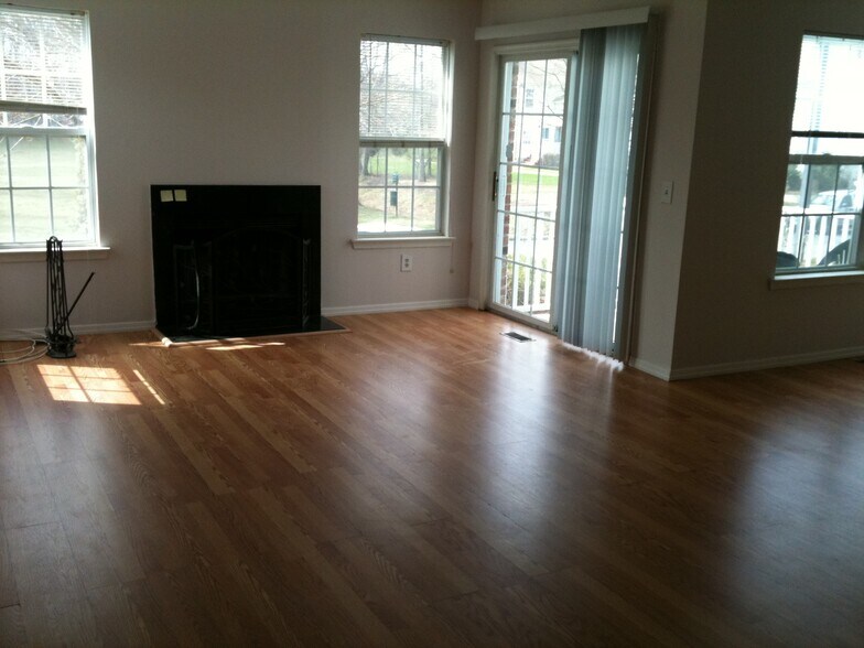 Building Photo - 424 Lackland Ave