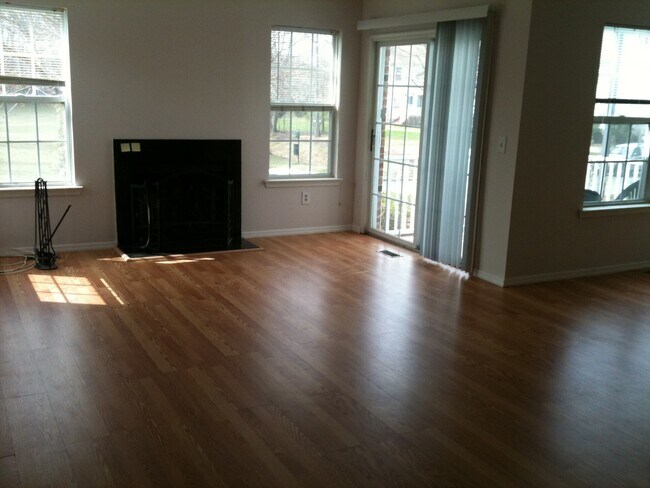 Building Photo - 424 Lackland Ave