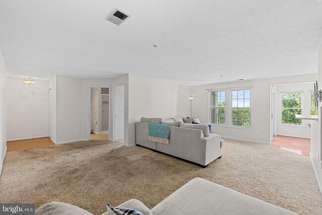 Building Photo - 699 Winding Stream Way