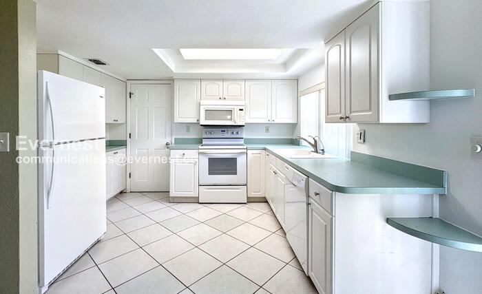 Building Photo - 3509 Kingsbury Dr