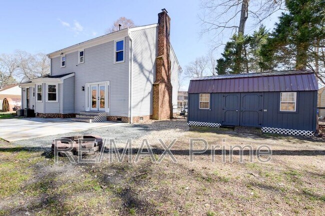 Building Photo - 412 Saddle Ct