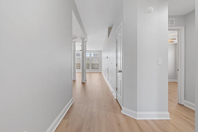 Building Photo - 657 Cielo Vista Rd