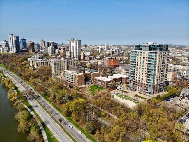 Building Photo - 1522 N Prospect Ave