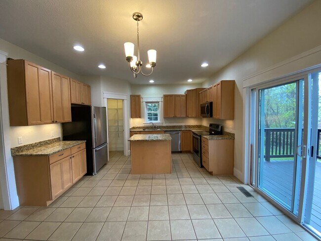 Building Photo - West AVL - Modern Craftsman Style 3 Bedroom