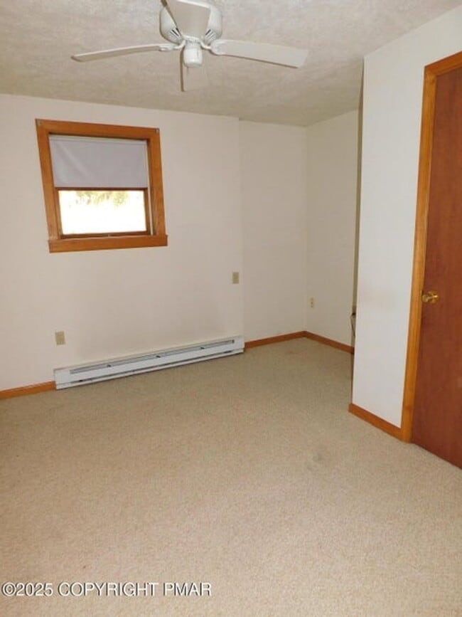 Building Photo - 3-bedroom, 2-bath home featuring an open f...