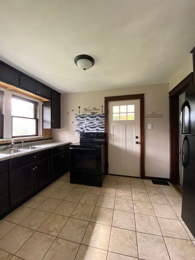 Building Photo - Beautiful 2 Bedroom Single Family Home in ...