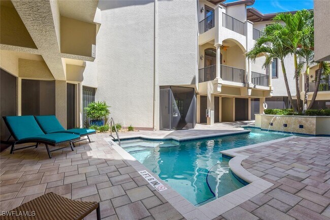 Building Photo - 684 10th Ave S