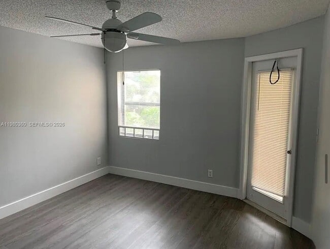 Building Photo - 9999 Summerbreeze Dr