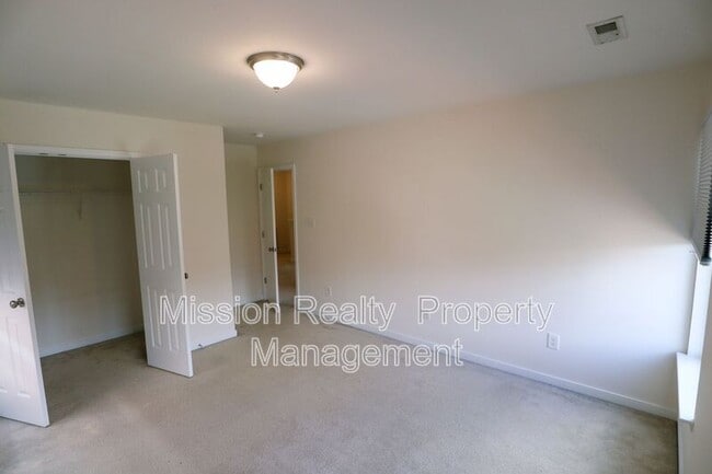 Building Photo - 1721 W Cary St