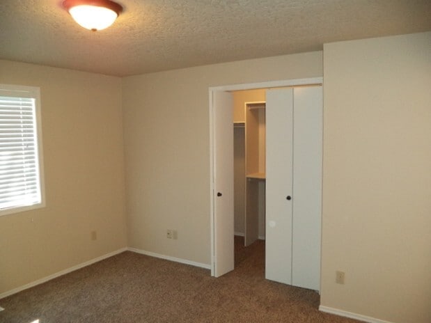 Building Photo - 609 Oxford Way