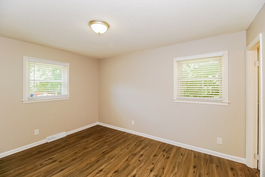 Building Photo - 6725 Barrington Dr
