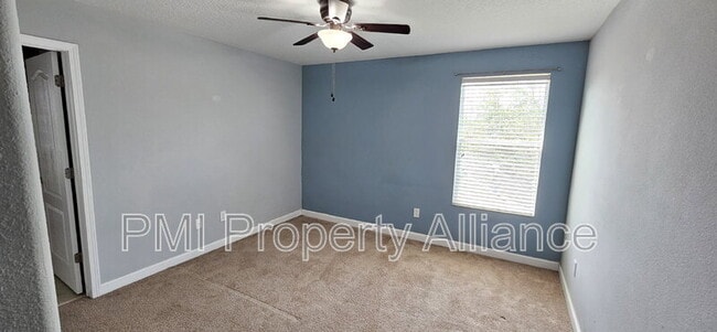 Building Photo - 15217 Evergreen Oak Loop