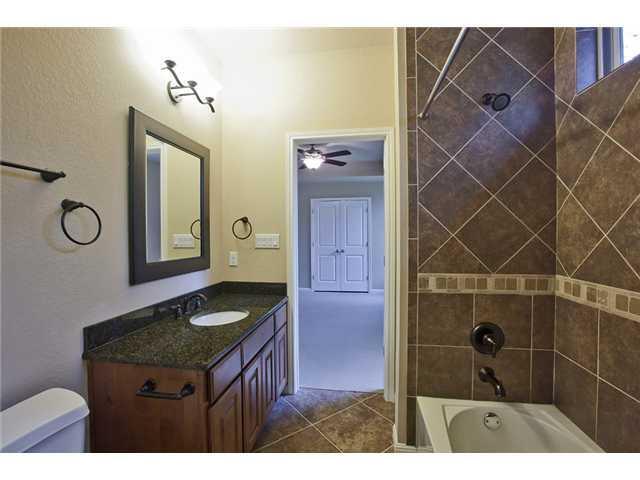 Building Photo - 807 E 47th St