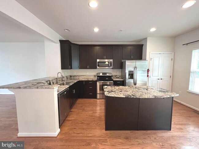 Building Photo - 356 Paladium Ct