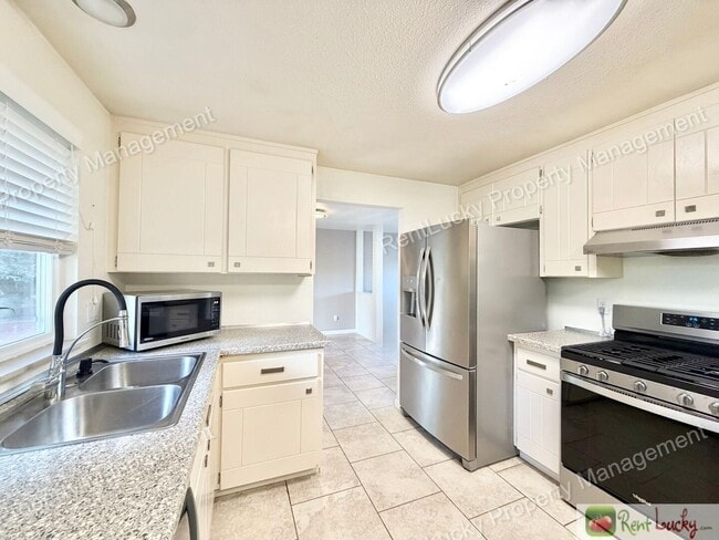 Building Photo - 4901 SW 327th Pl