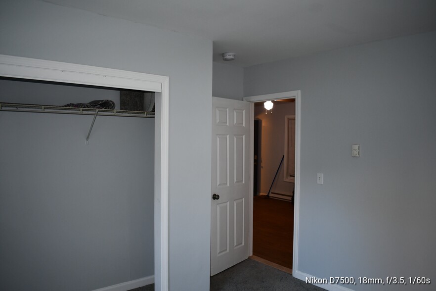 Back bedroom - 77 Fox St