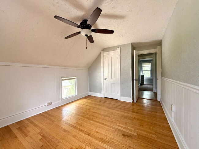 Building Photo - Spacious Upper, 1 bedroom, 1 bath, with bonus room