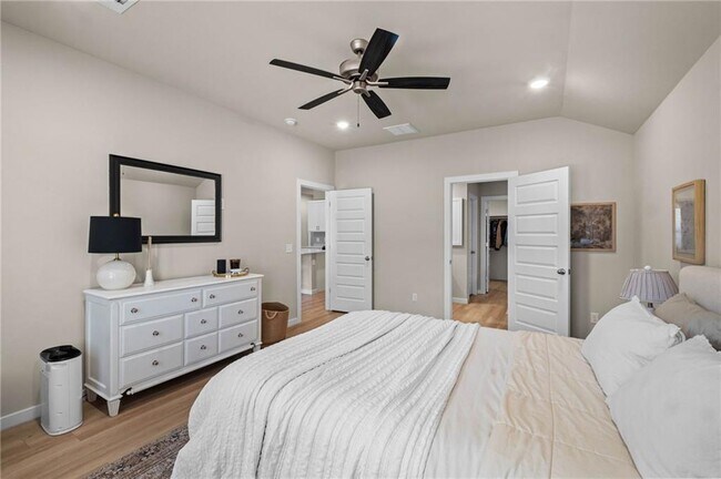 Building Photo - 2219 S 9th St