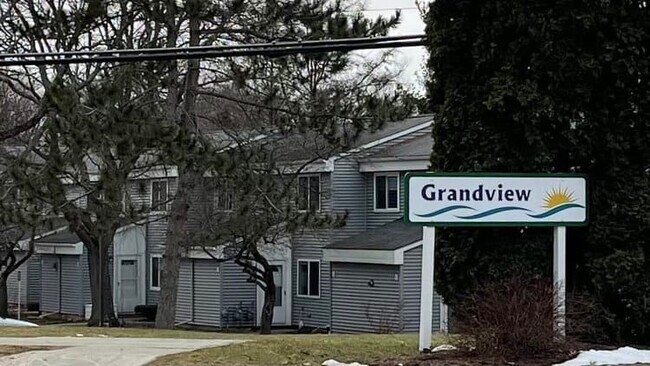 Building Photo - C5 Grandview Dr