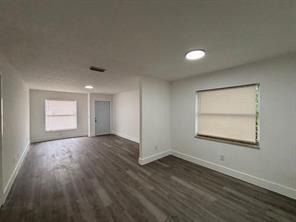 Building Photo - 522 N 15th St
