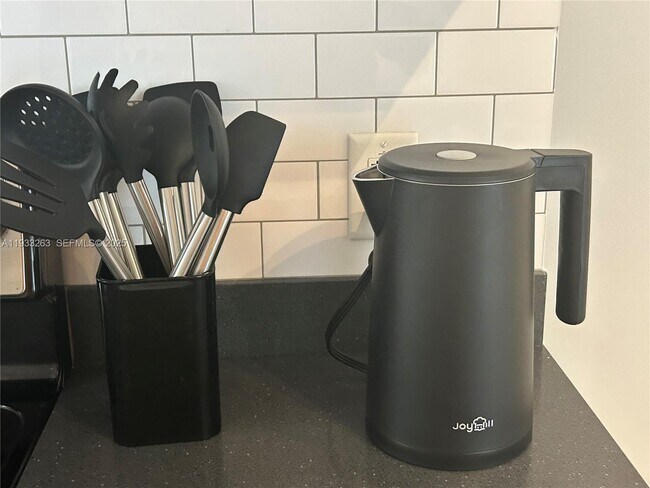 Building Photo - 1035 Euclid Ave