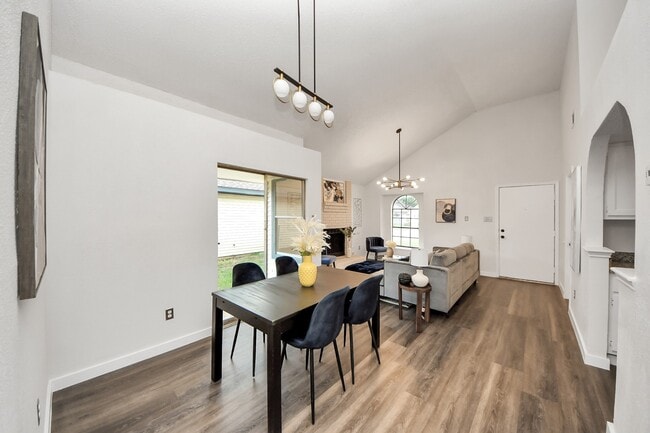 Building Photo - 11611 Highland Meadow Dr