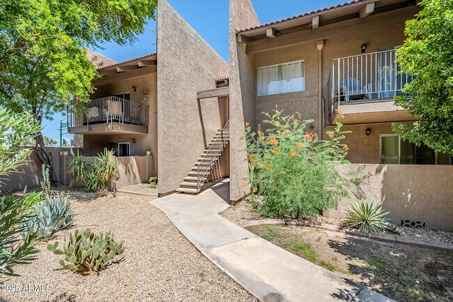 Primary Photo - 5525 E Thomas Rd