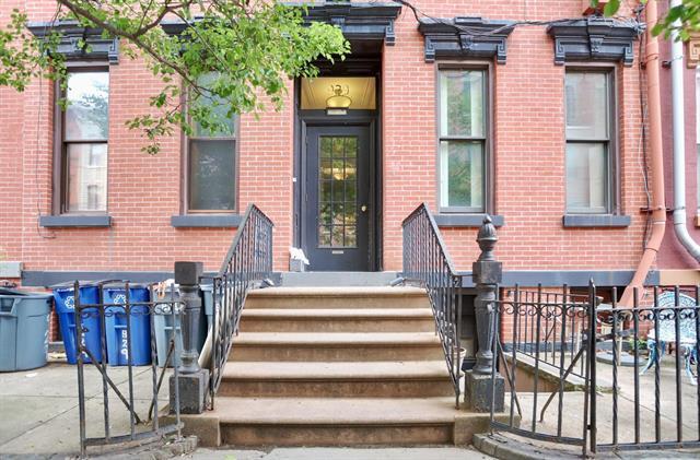 Building Photo - 929 Garden St