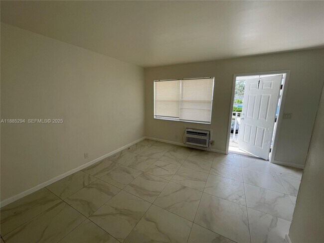 Building Photo - 801 N H St