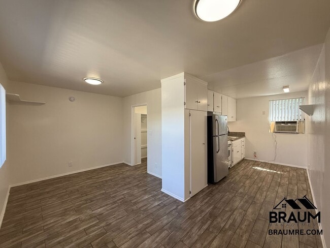 Building Photo - 15634 Leadwell St