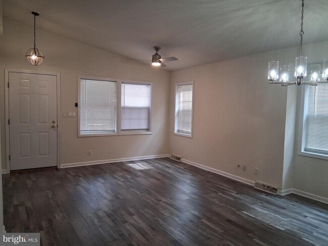 Building Photo - 7300 Willow Glen Way