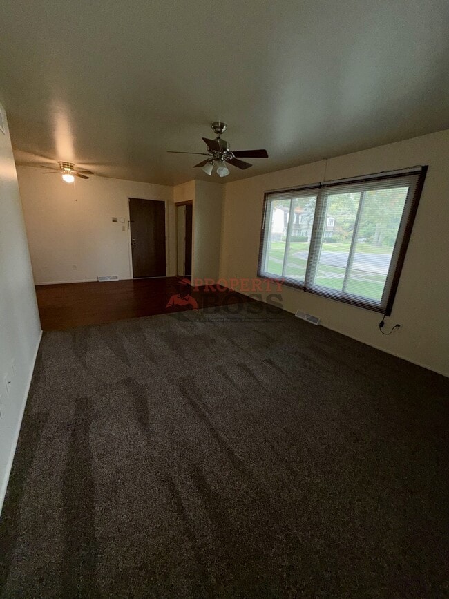 Building Photo - 1351 Pine Ct