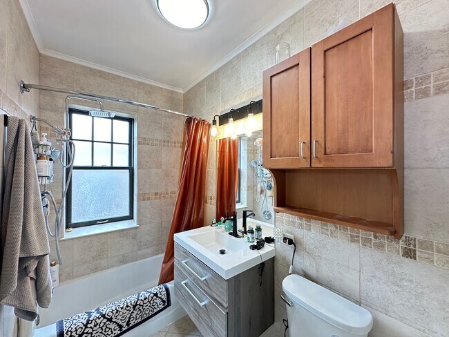 Building Photo - 1352 W Carmen Ave