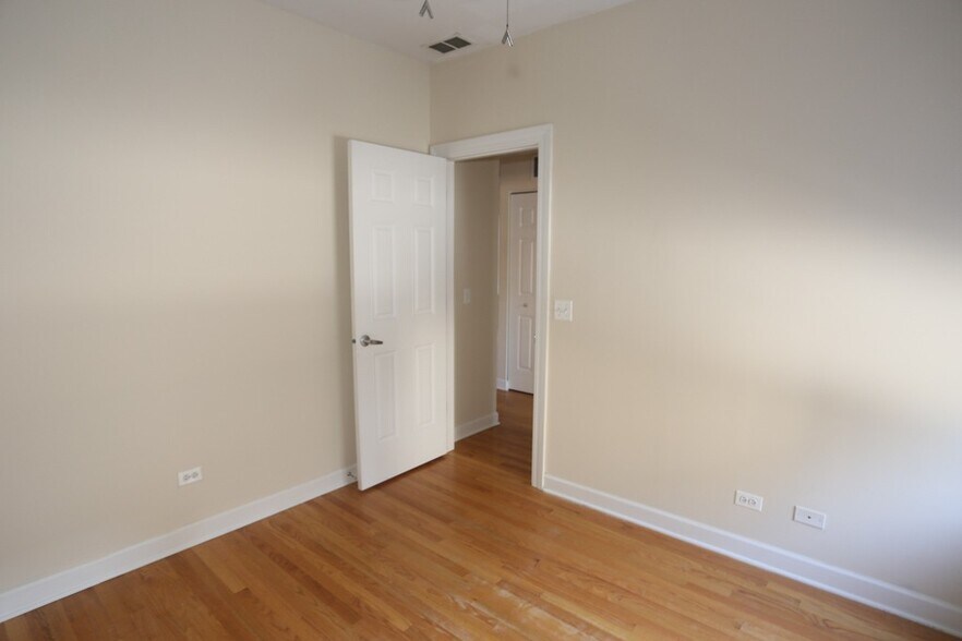 Building Photo - 3242 N Clifton Ave