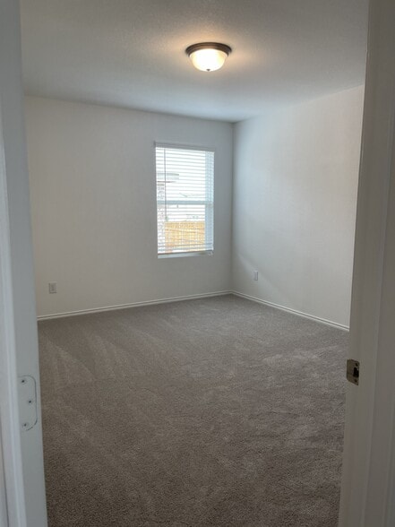 Building Photo - 825 Breakwater Dr