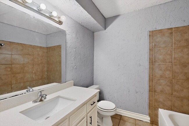 Building Photo - 2211 Sierra Dr